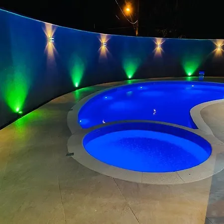 Apto Novo Com Piscina Em Ubatuba - Praia Maranduba Exterior photo