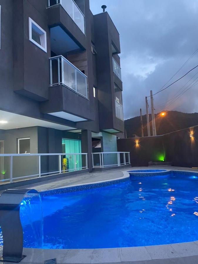 Apto Novo Com Piscina Em - Maranduba